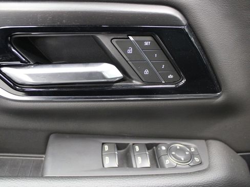 Used 2025 GMC Yukon Denali image 17