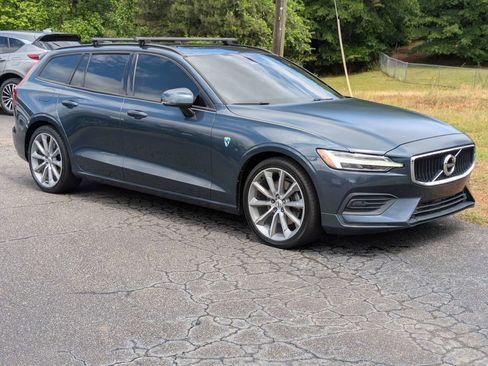 Used 2020 Volvo V60 T5 Momentum FWD image 8