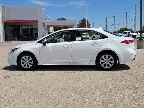 New 2026 Toyota Corolla LE image 2