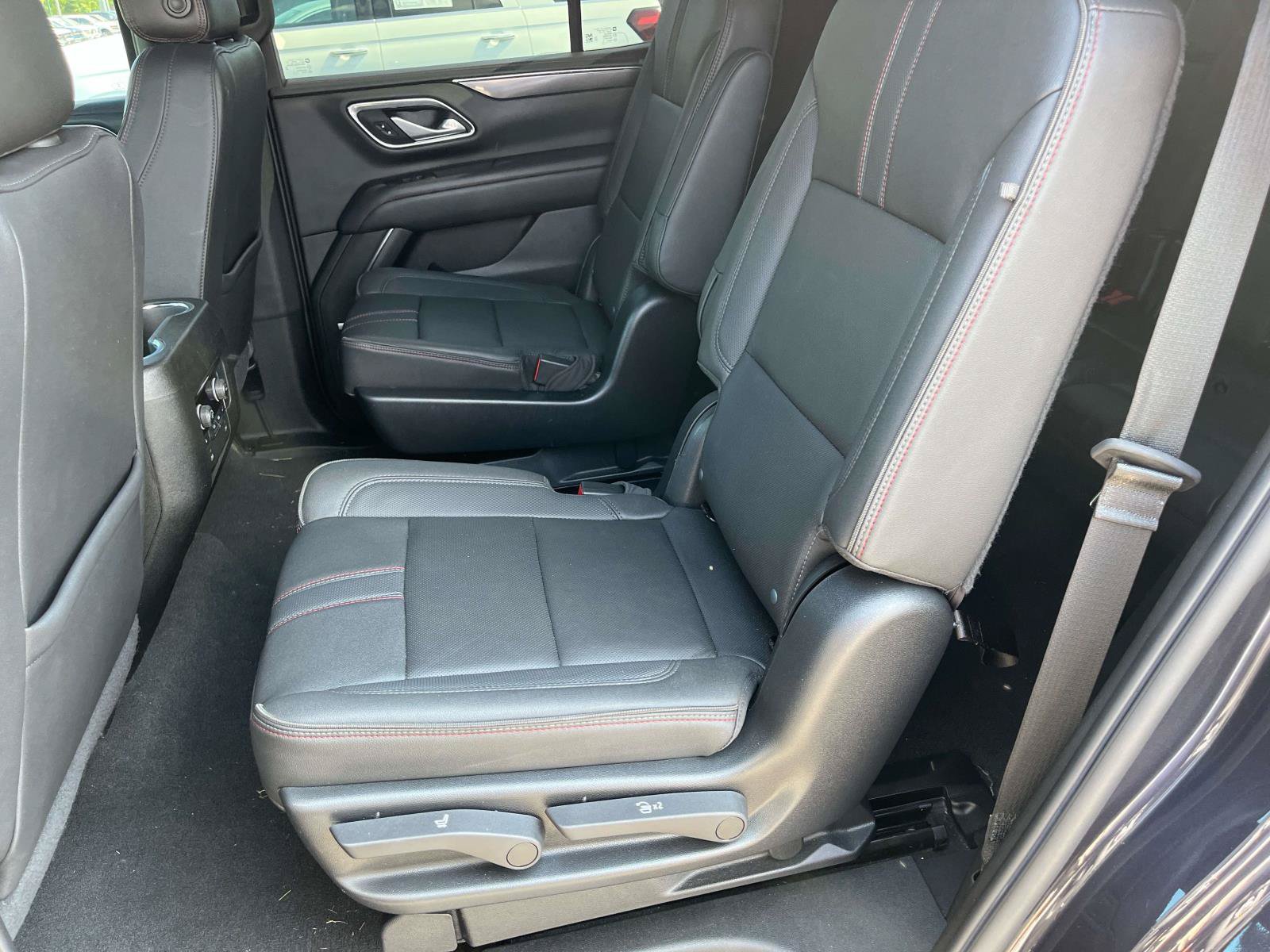 Used 2022 Chevrolet Tahoe RST w/ Luxury Package AWD/4WD image 18