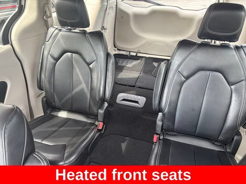 Used 2024 Chrysler Pacifica Touring-L FWD image 19