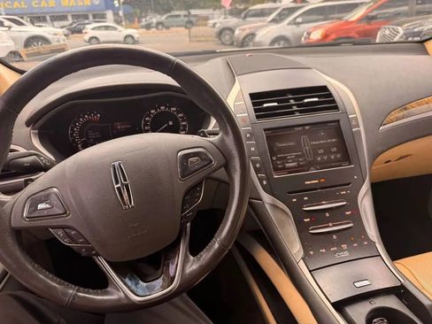 Used 2013 Lincoln MKZ FWD image 7