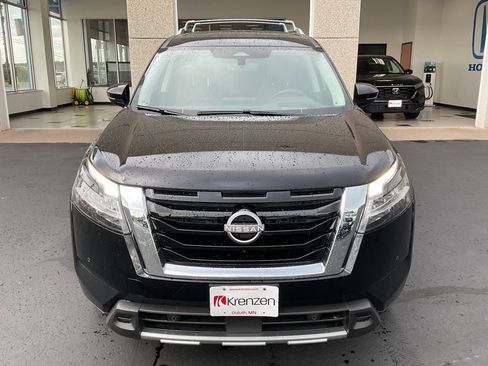 Used 2024 Nissan Pathfinder Platinum w/ Cargo Package AWD/4WD image 2