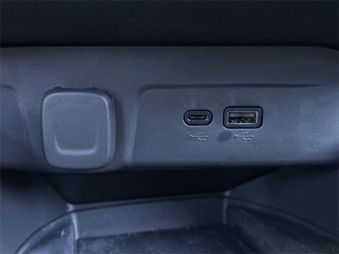 Used 2025 Chevrolet Trax RS w/ Sunroof Package image 22