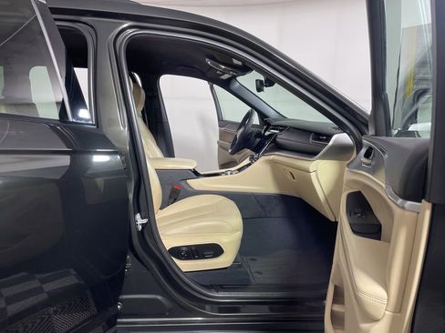 Used 2023 Jeep Grand Cherokee L Limited image 24