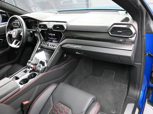 Used 2022 Lamborghini Urus AWD/4WD image 34