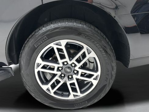 Used 2025 Ford Expedition Active AWD/4WD image 8