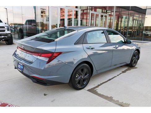 Used 2021 Hyundai Elantra SEL w/ Convenience Package image 8