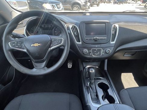 Used 2017 Chevrolet Malibu LT image 19