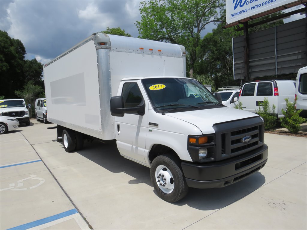 Used 2017 Ford E-350 and Econoline 350 Super Duty RWD image 1