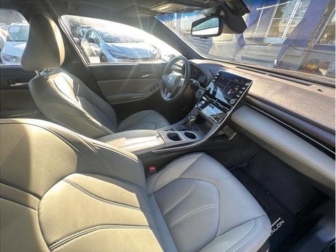Used 2020 Toyota Avalon XLE image 5