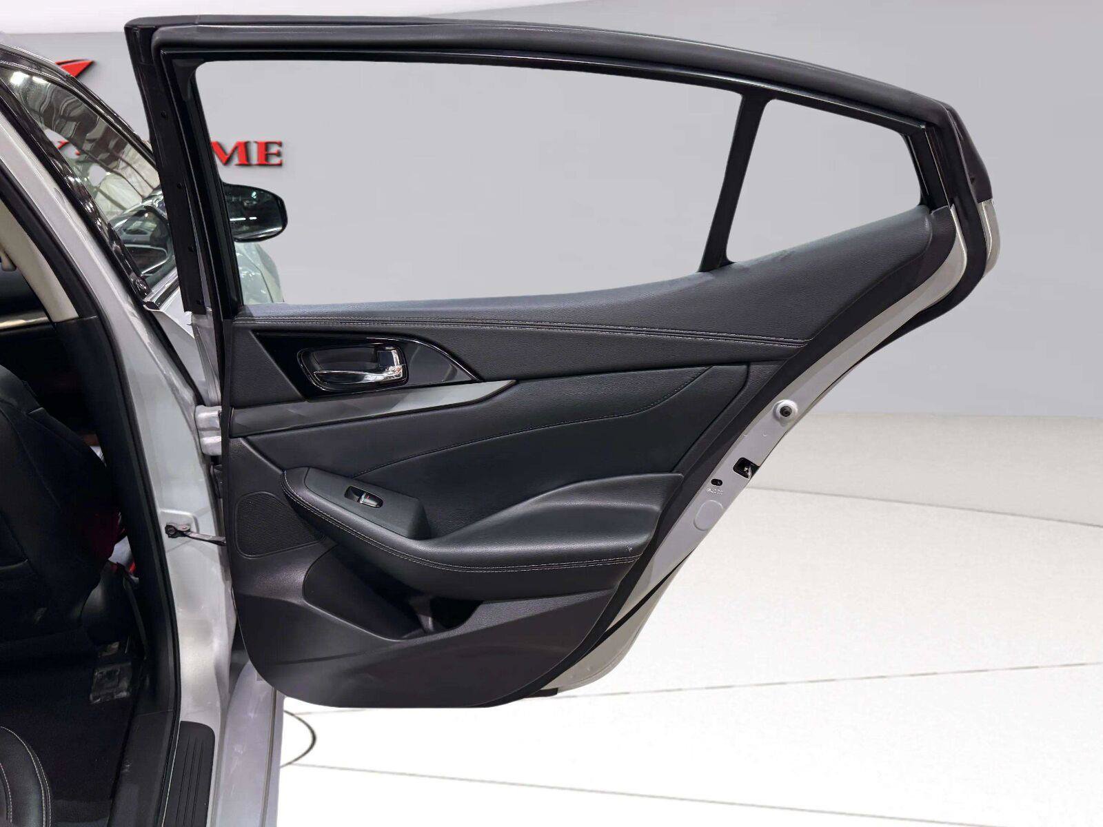 Used 2021 Nissan Maxima 3.5 SV w/ Floor Mat Group FWD image 43