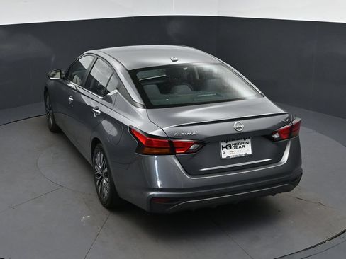 Used 2024 Nissan Altima 2.5 SV FWD image 33