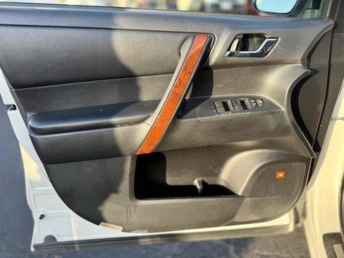 Used 2013 Toyota Highlander Limited FWD image 22