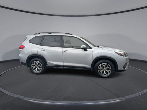 Certified 2023 Subaru Forester Premium AWD/4WD image 9