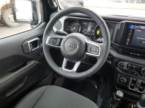 Used 2025 Jeep Wrangler Sahara w/ Safety Group image 18