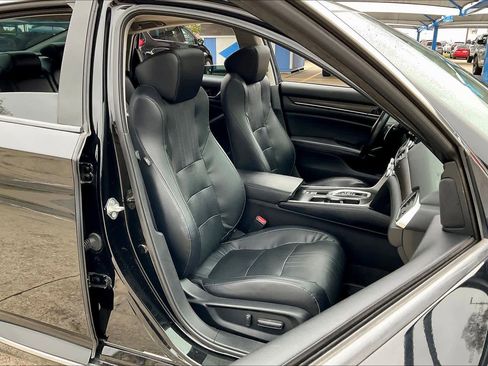 Used 2018 Honda Accord Touring image 8