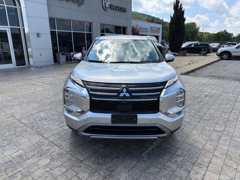Used 2025 Mitsubishi Outlander SE AWD/4WD image 3
