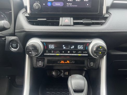 Used 2025 Toyota RAV4 XLE FWD image 20