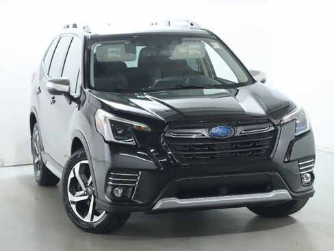 Used 2023 Subaru Forester Touring image 2