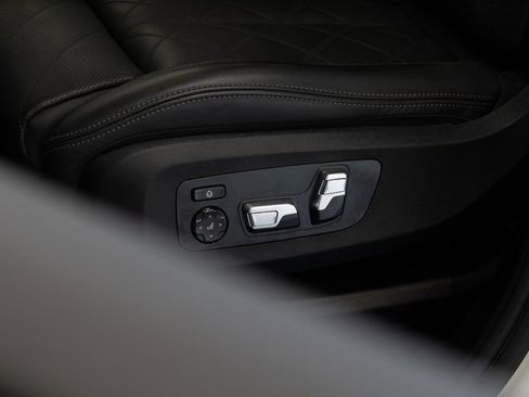 Used 2023 BMW X7 xDrive40i w/ Executive Package image 22