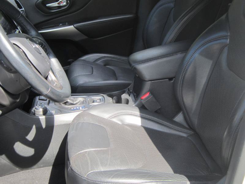 Used 2019 Jeep Cherokee High Altitude AWD/4WD image 11