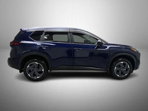 Certified 2025 Nissan Rogue SV w/ SV Premium Package FWD image 4