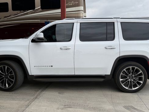 Used 2022 Jeep Wagoneer Series II w/ Premium Group I RWD image 3