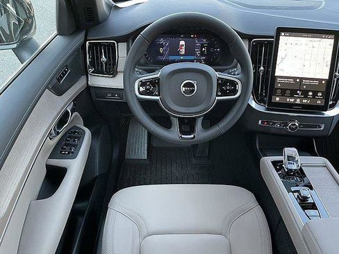 New 2026 Volvo XC90 T8 Plus w/ Protection Package Premier AWD/4WD image 5