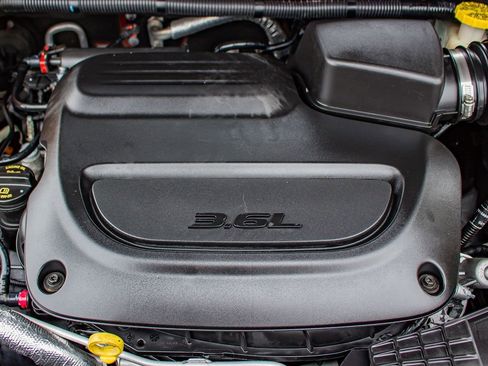 Used 2019 Chrysler Pacifica Touring-L image 36