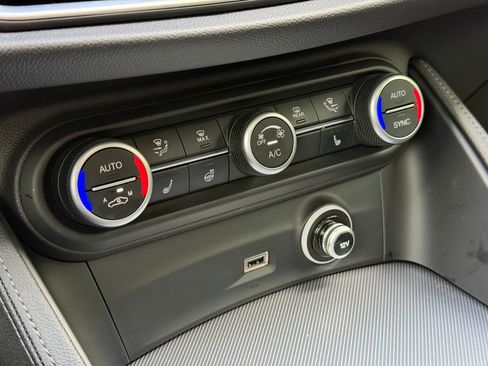 Used 2023 Alfa Romeo Stelvio Veloce image 20