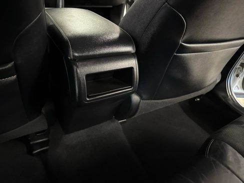 Used 2012 Toyota Camry SE w/ Leather Pkg FWD image 40