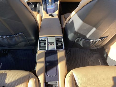 Used 2013 Porsche Panamera image 16