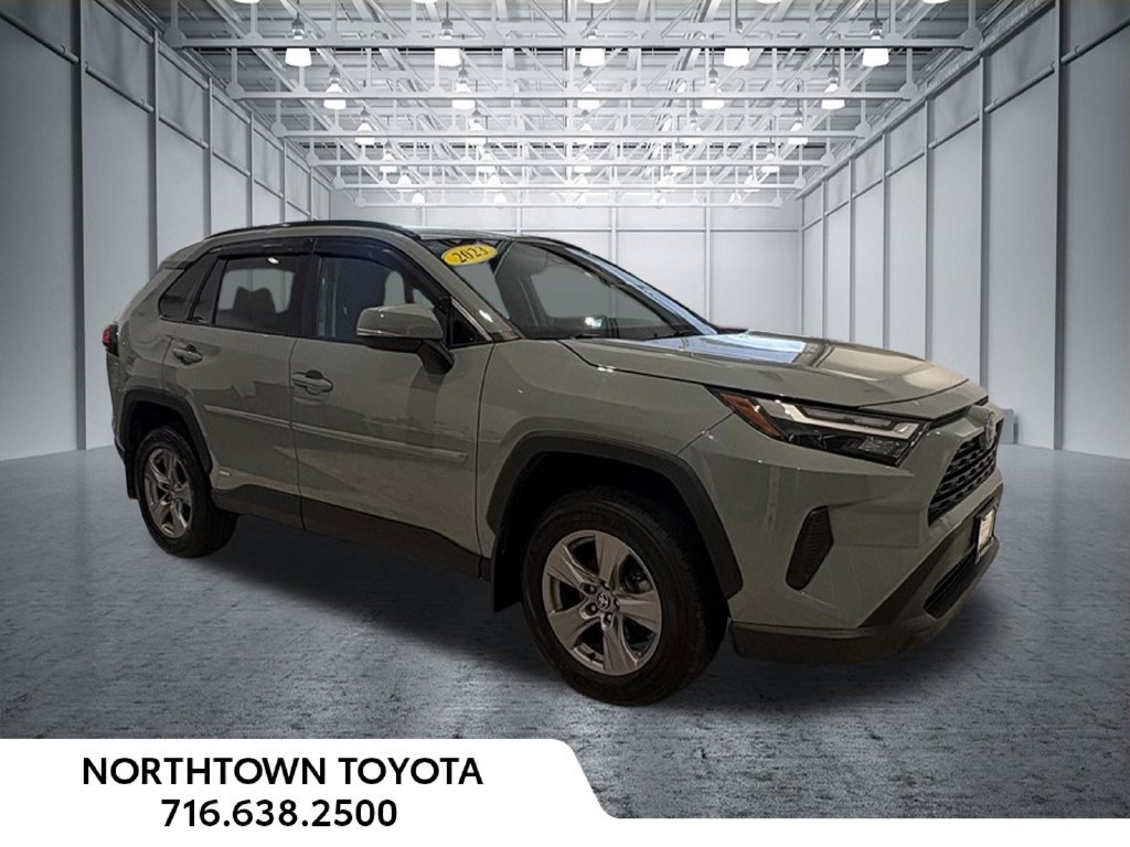 Used 2023 Toyota RAV4 XLE AWD/4WD image 5