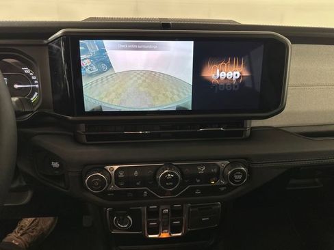 Used 2024 Jeep Wrangler Unlimited Sahara image 22