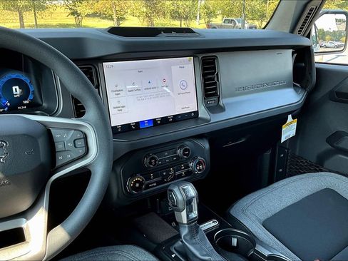 New 2025 Ford Bronco 4-Door image 7