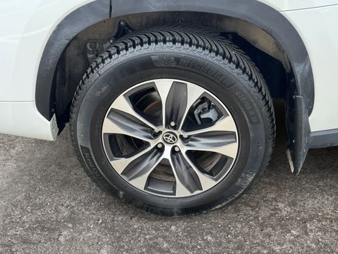 Used 2023 Toyota Highlander XLE image 15