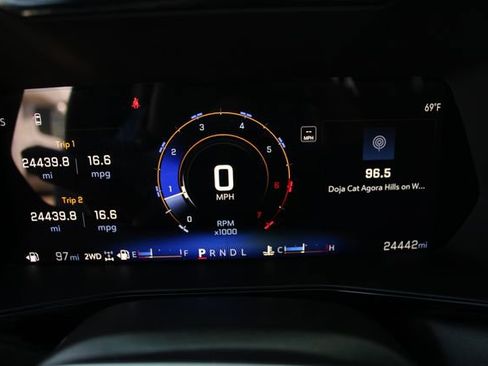 Used 2024 Chevrolet Colorado LT w/ LT Convenience Package AWD/4WD image 9