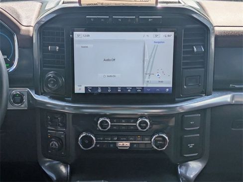 Certified 2022 Ford F150 Lariat w/ Equipment Group 502A High image 18