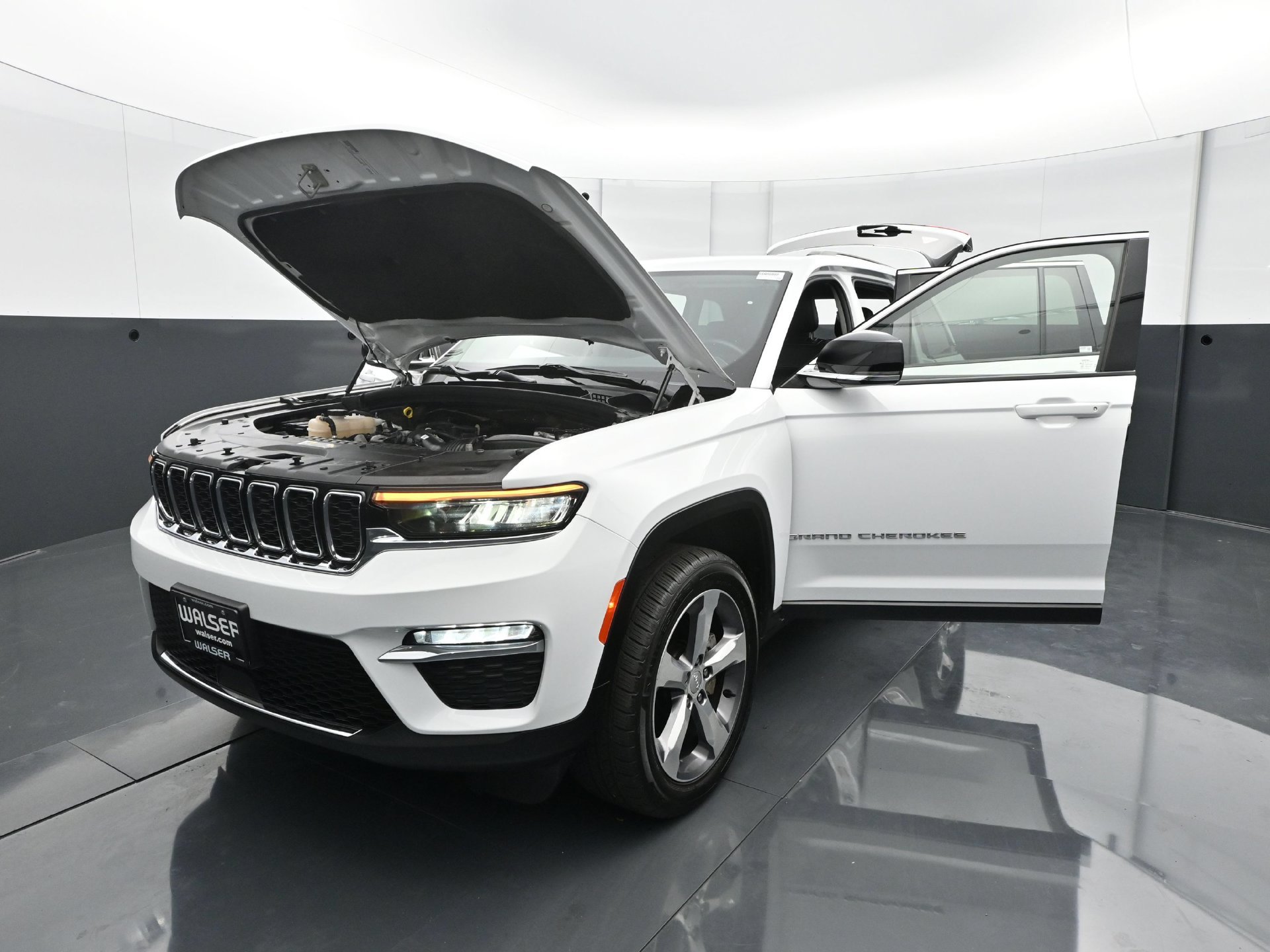 Used 2022 Jeep Grand Cherokee Limited AWD/4WD image 30