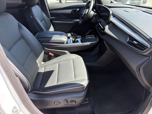 Used 2025 Buick Enclave Preferred FWD image 24
