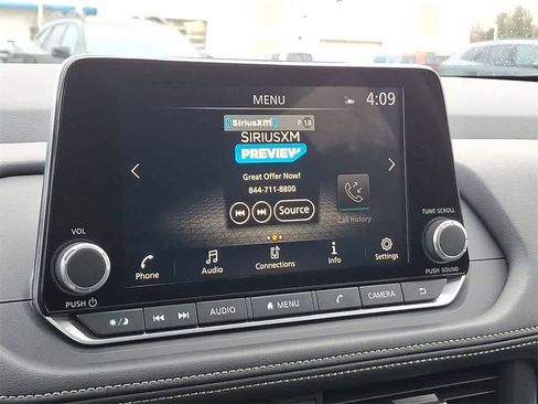 Used 2024 Nissan Rogue SV w/ SV Premium Package image 14