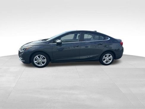 Used 2018 Chevrolet Cruze LT w/ Convenience Package FWD image 5