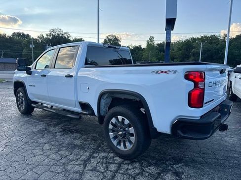 Used 2021 Chevrolet Silverado 2500 Custom w/ Custom Value Package AWD/4WD image 4
