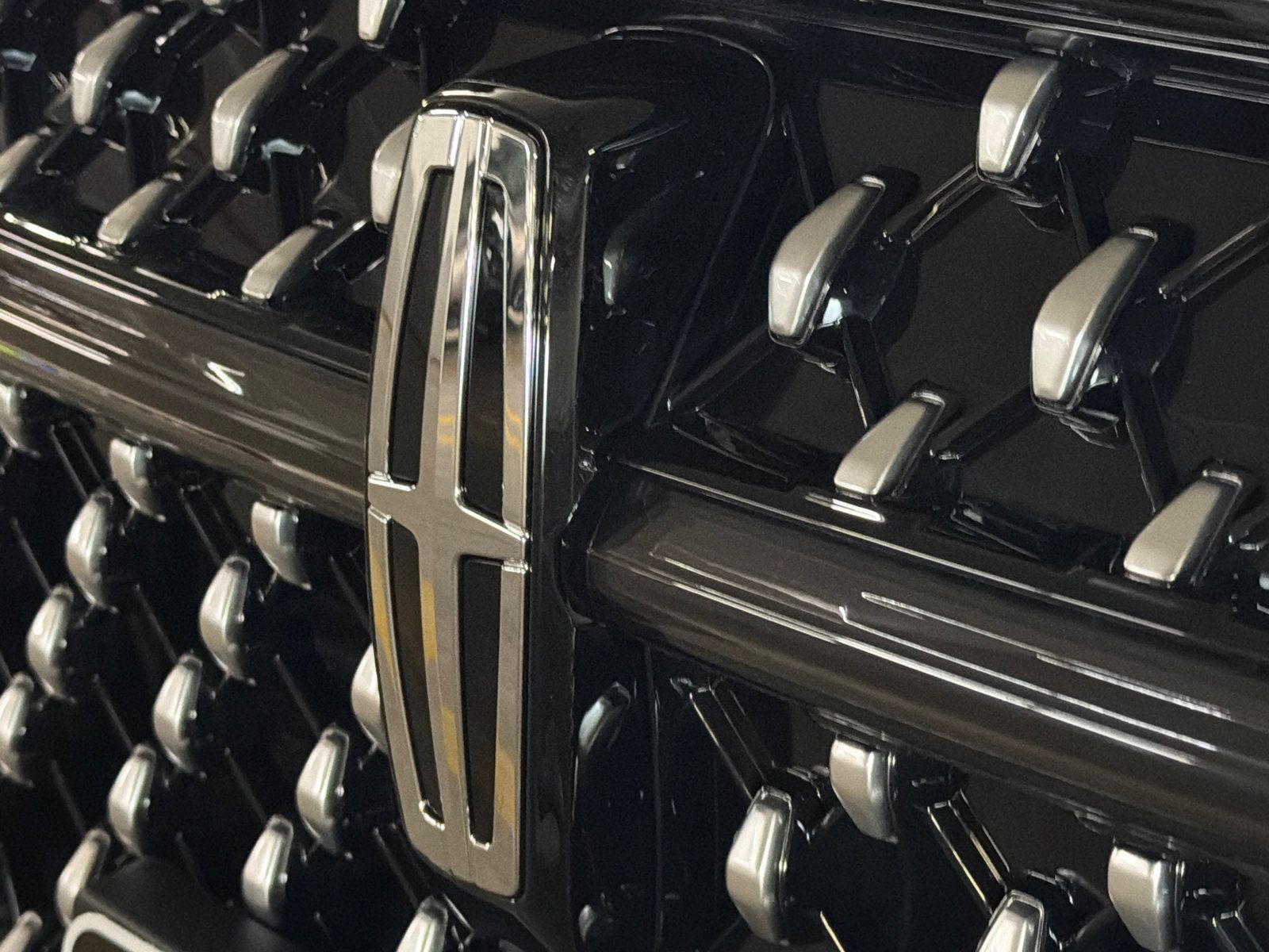 New 2026 Lincoln Nautilus Premier AWD/4WD image 13