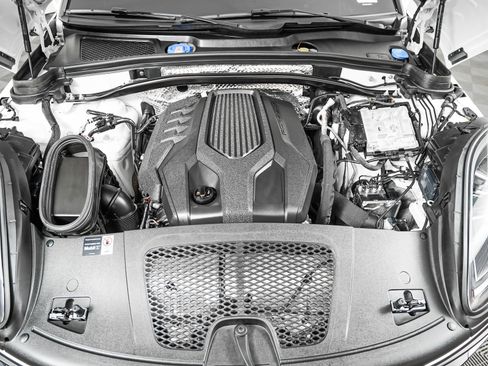 Certified 2026 Porsche Macan AWD/4WD image 13
