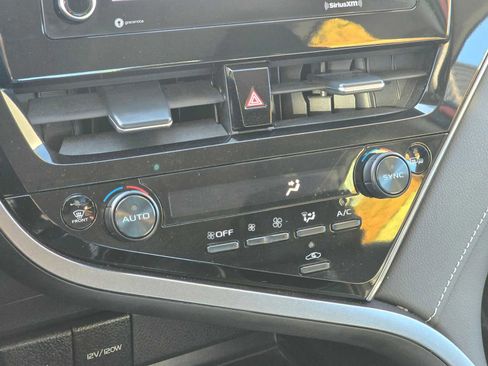 Used 2024 Toyota Camry SE image 30