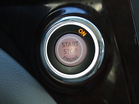 Used 2015 Nissan Quest S image 25