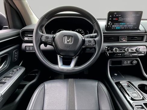 Used 2025 Honda Pilot EX-L image 9