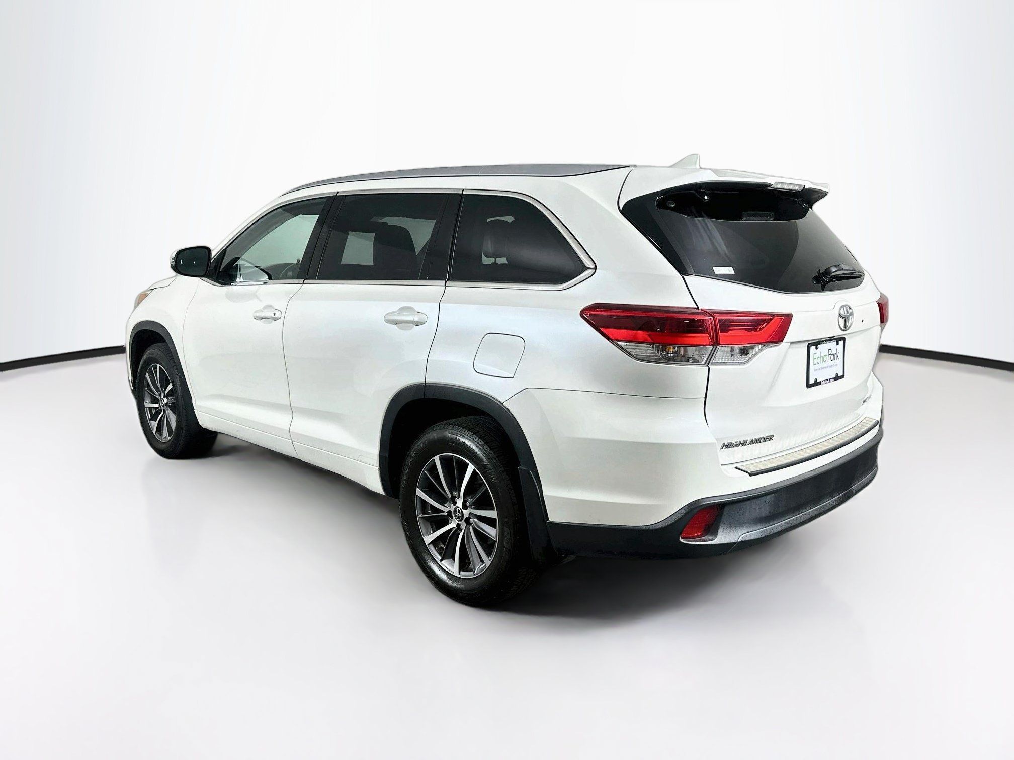 Used 2018 Toyota Highlander XLE AWD/4WD image 5